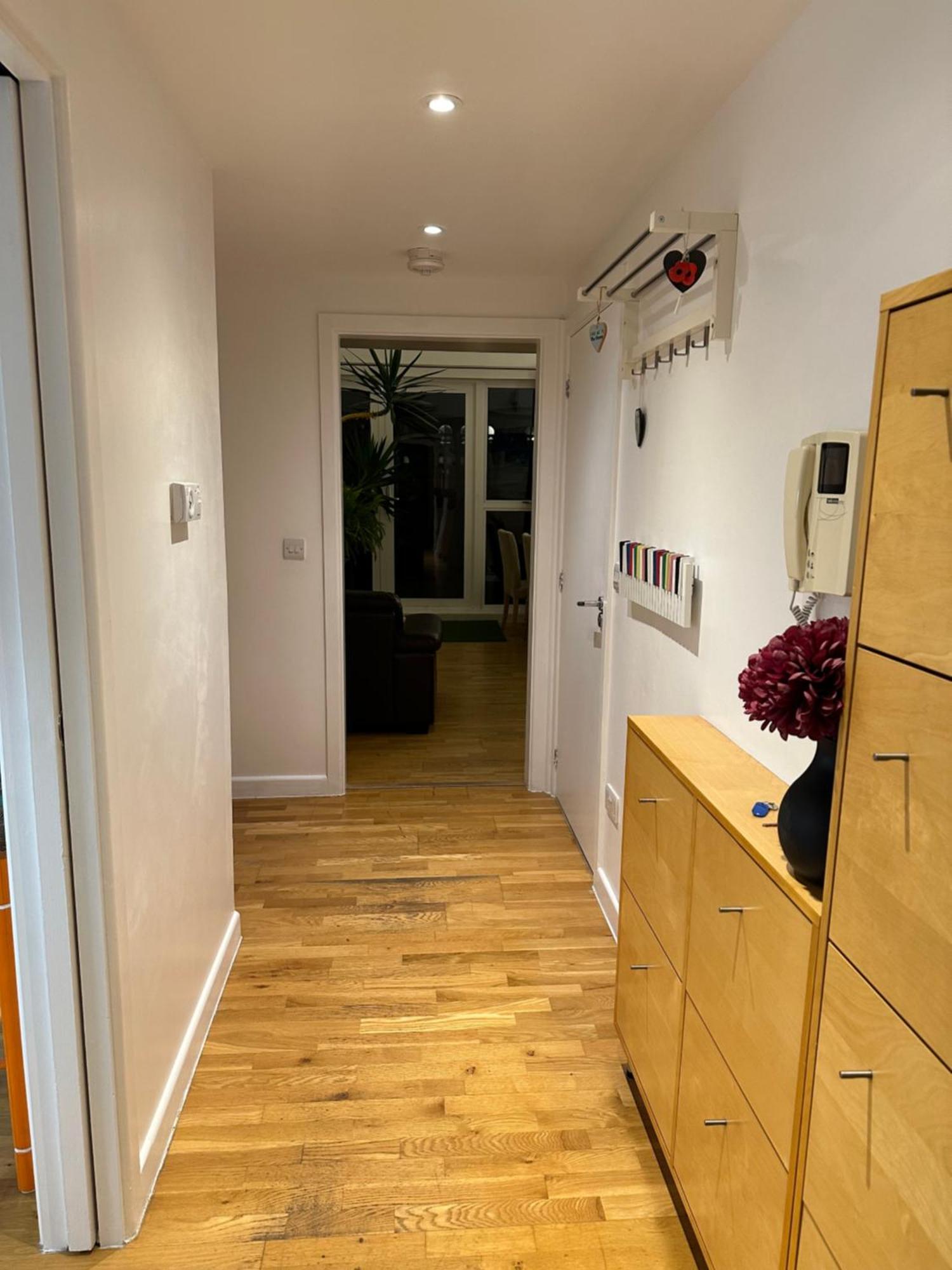 Stunning City Centre 4 Bedroom Penthouse - 2 Car Parking Spaces Apartment