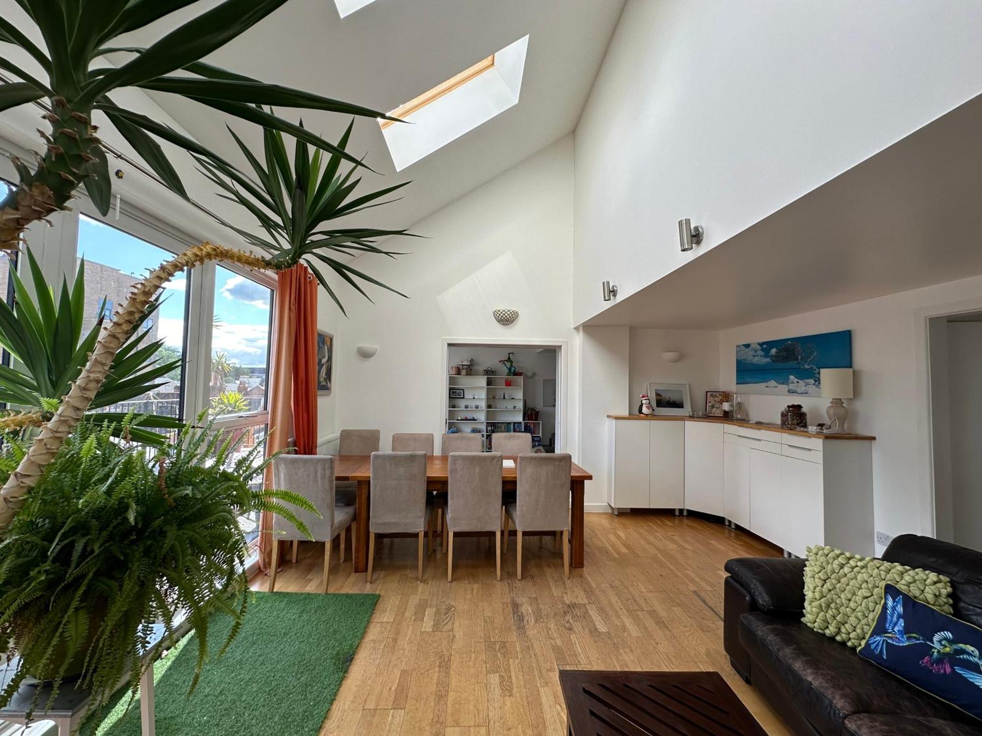 Stunning City Centre 4 Bedroom Penthouse - 2 Car Parking Spaces * Bristol